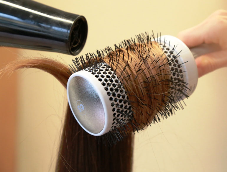 Haare föhnen bei hairdesign